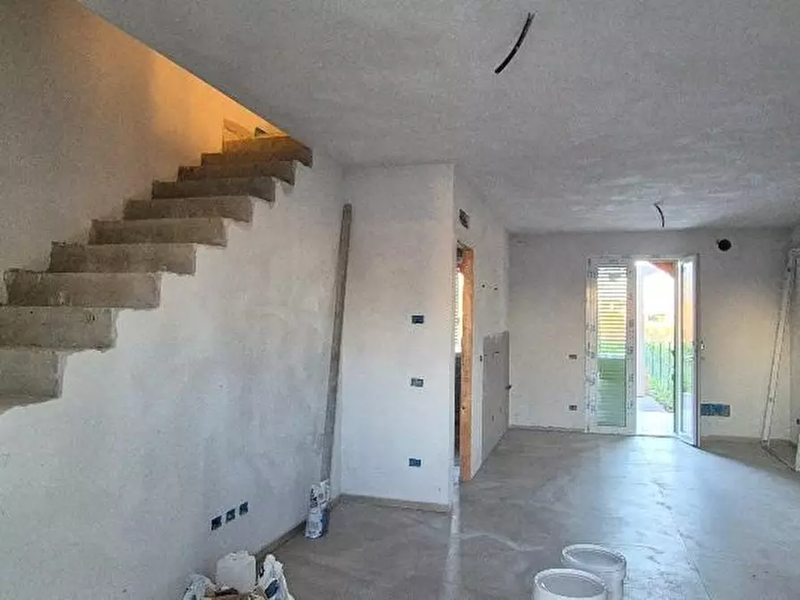 Immagine 13 di Villetta a schiera in vendita  a Calcinaia