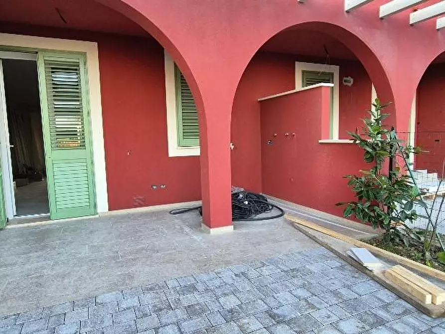 Immagine 18 di Villetta a schiera in vendita  a Calcinaia