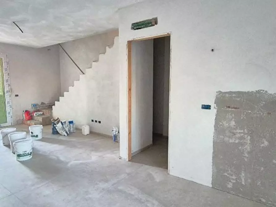 Immagine 12 di Villetta a schiera in vendita  a Calcinaia