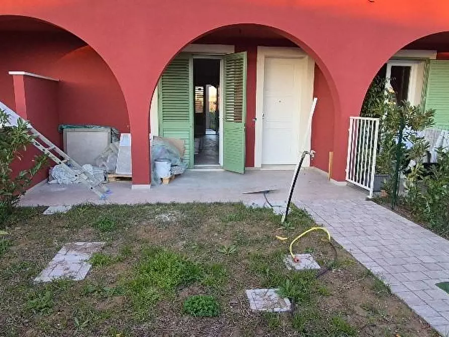 Immagine 10 di Villetta a schiera in vendita  a Calcinaia