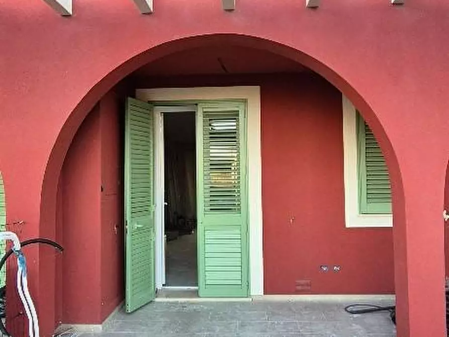 Immagine 17 di Villetta a schiera in vendita  a Calcinaia