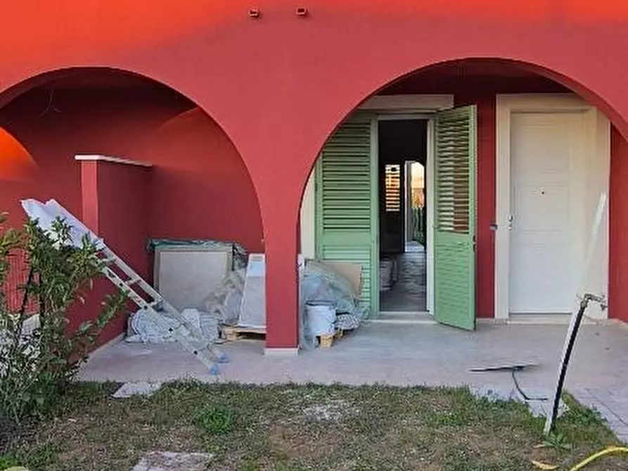 Immagine 11 di Villetta a schiera in vendita  a Calcinaia