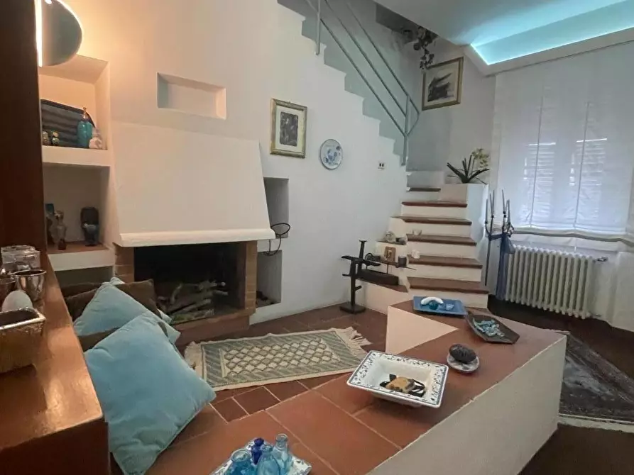 Immagine 2 di Villa in vendita  a Rosignano Marittimo