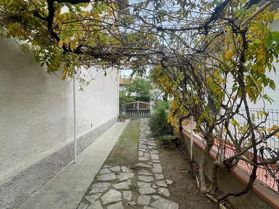 Immagine 15 di Villa in vendita  a Rosignano Marittimo