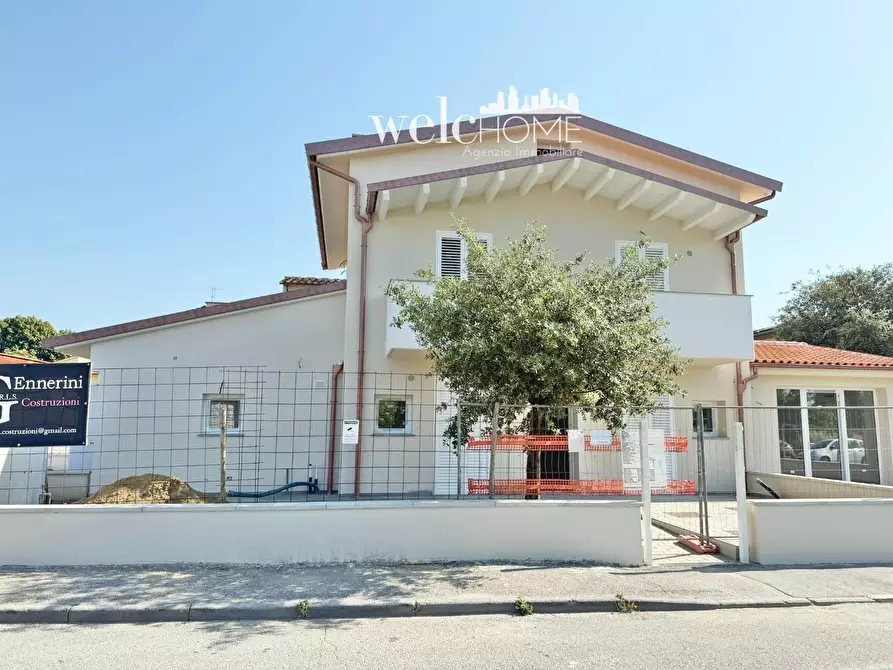 Immagine 36 di Appartamento in vendita  a Campi Bisenzio