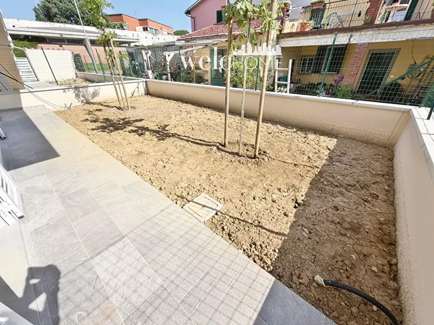 Immagine 40 di Appartamento in vendita  a Campi Bisenzio