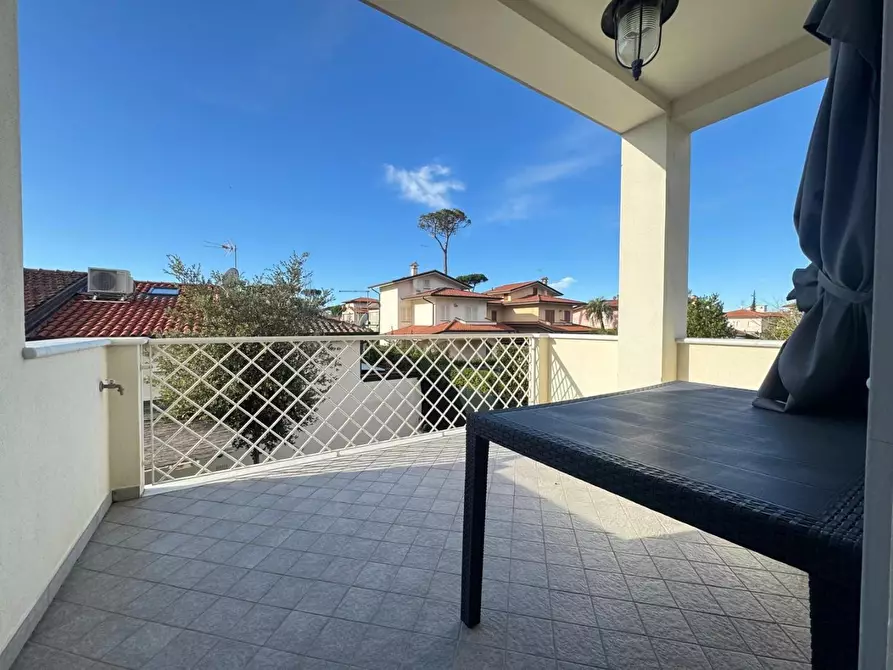 Immagine 11 di Appartamento in vendita  a Forte Dei Marmi