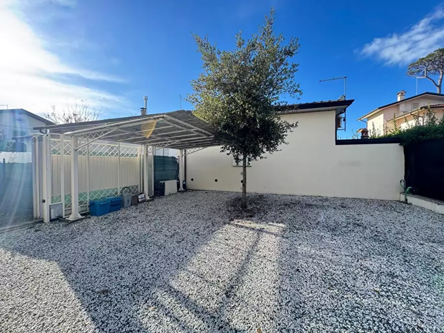 Immagine 2 di Appartamento in vendita  a Forte Dei Marmi