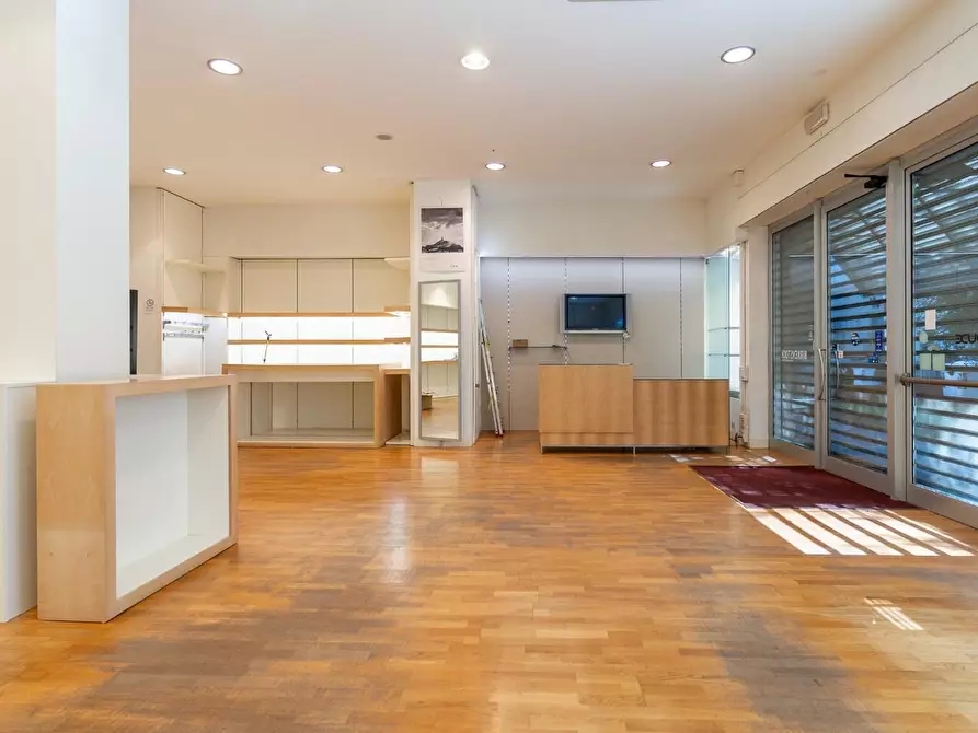 Immagine 4 di Locale commerciale in affitto  a Empoli