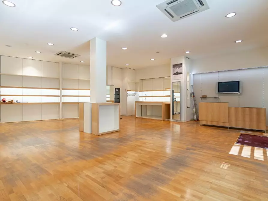 Immagine 3 di Locale commerciale in affitto  a Empoli