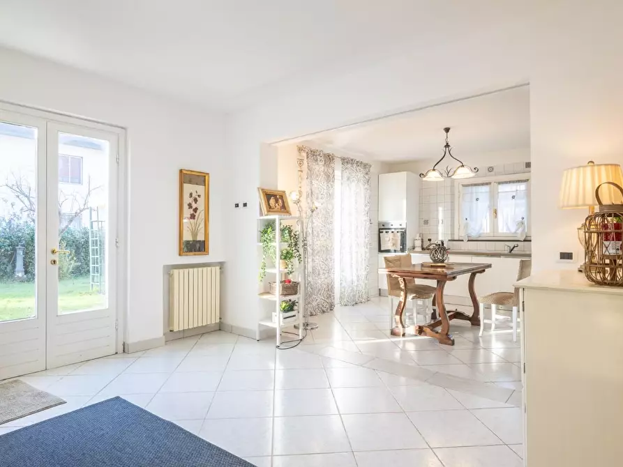 Immagine 25 di Villa in vendita  a Crespina Lorenzana