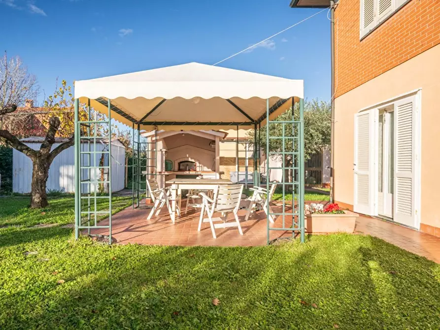 Immagine 7 di Villa in vendita  a Crespina Lorenzana