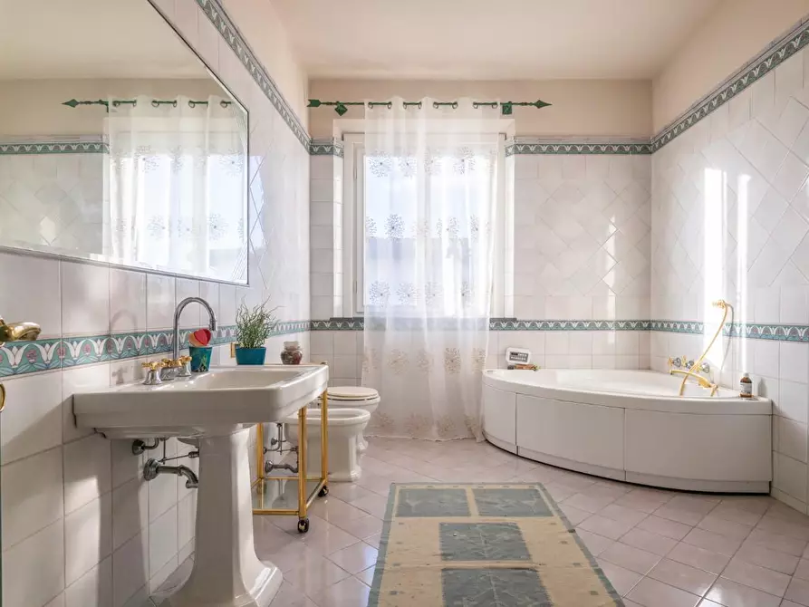 Immagine 40 di Villa in vendita  a Crespina Lorenzana