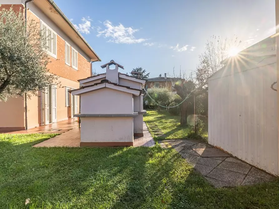 Immagine 12 di Villa in vendita  a Crespina Lorenzana