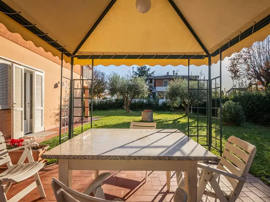 Immagine 9 di Villa in vendita  a Crespina Lorenzana