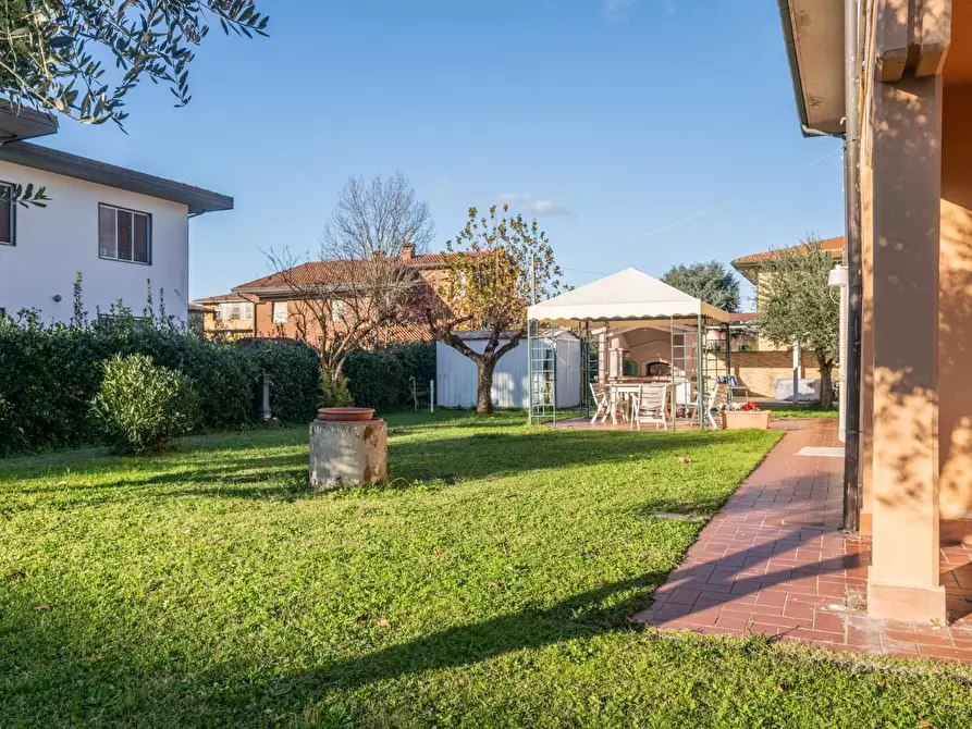 Immagine 4 di Villa in vendita  a Crespina Lorenzana