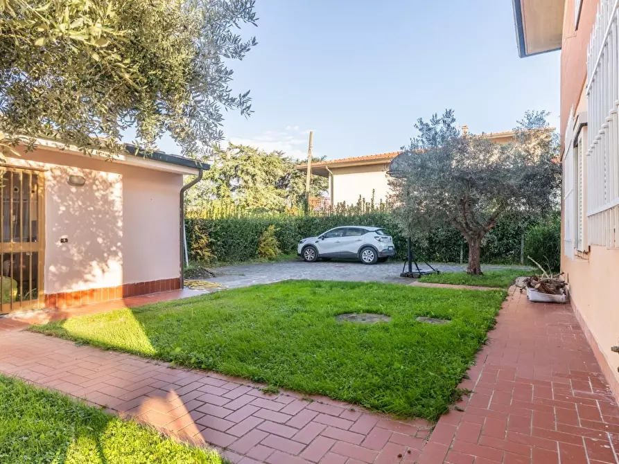 Immagine 10 di Villa in vendita  a Crespina Lorenzana