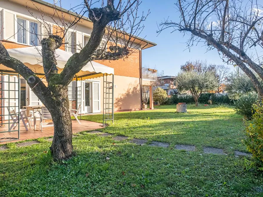 Immagine 13 di Villa in vendita  a Crespina Lorenzana