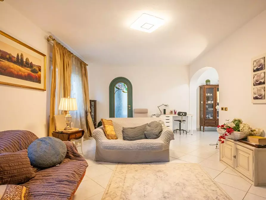 Immagine 21 di Villa in vendita  a Crespina Lorenzana