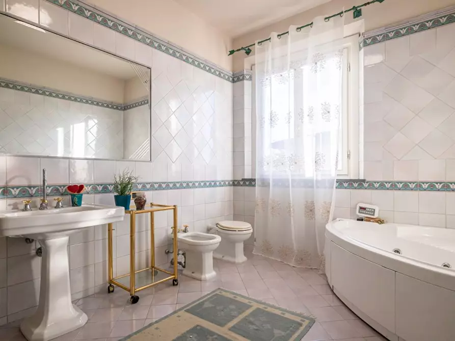 Immagine 39 di Villa in vendita  a Crespina Lorenzana