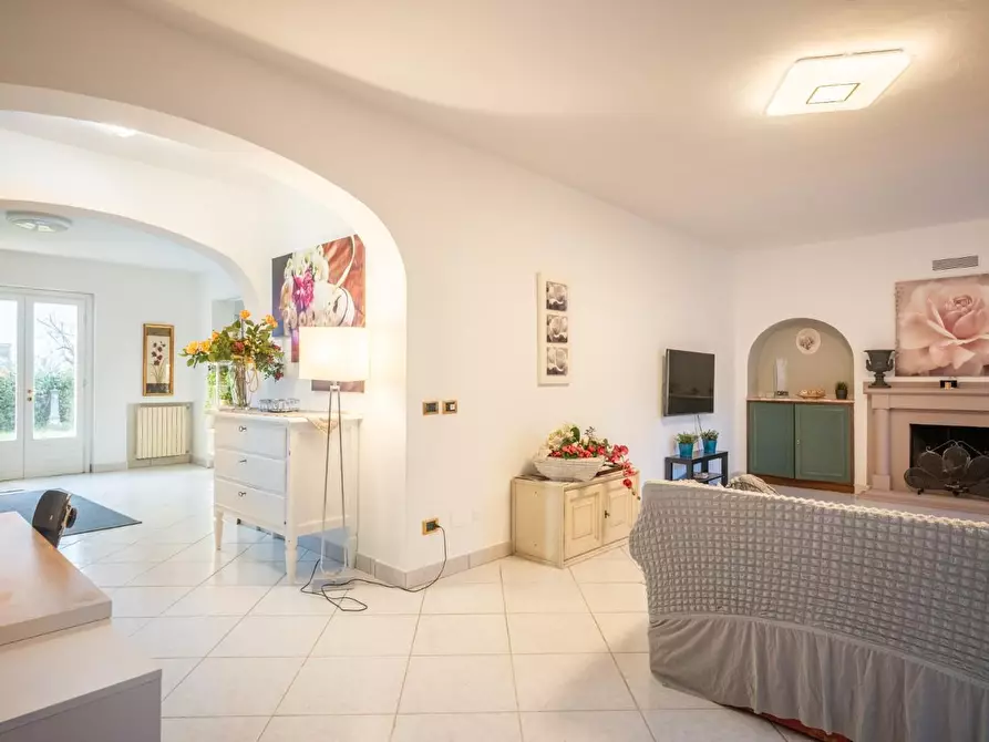 Immagine 17 di Villa in vendita  a Crespina Lorenzana