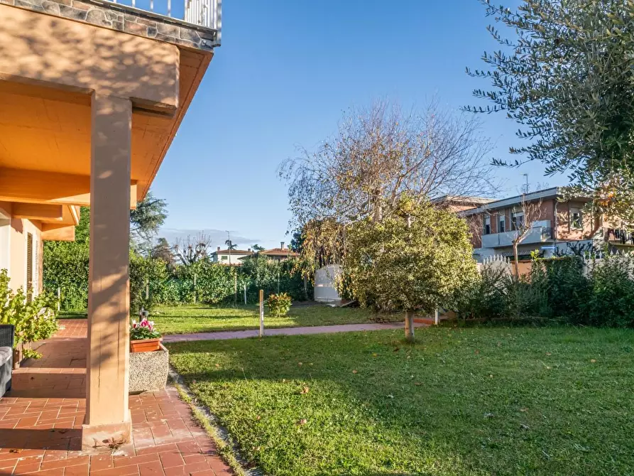 Immagine 5 di Villa in vendita  a Crespina Lorenzana