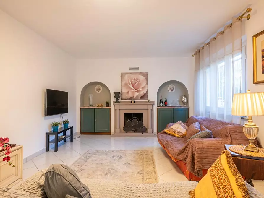 Immagine 18 di Villa in vendita  a Crespina Lorenzana