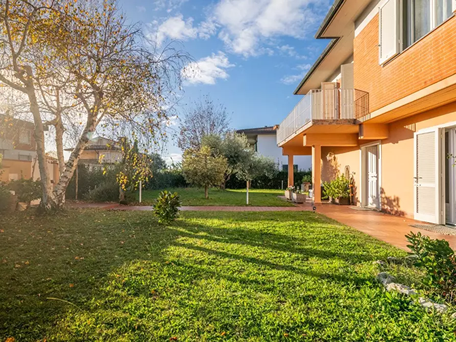 Immagine 2 di Villa in vendita  a Crespina Lorenzana