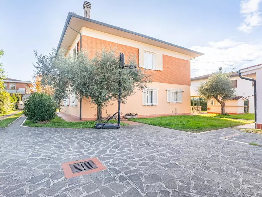 Immagine 16 di Villa in vendita  a Crespina Lorenzana