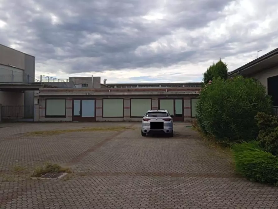 Immagine 9 di Capannone industriale in vendita  a Castano Primo