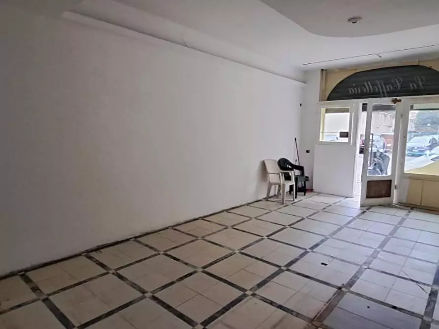 Immagine 2 di Locale commerciale in affitto  a Livorno