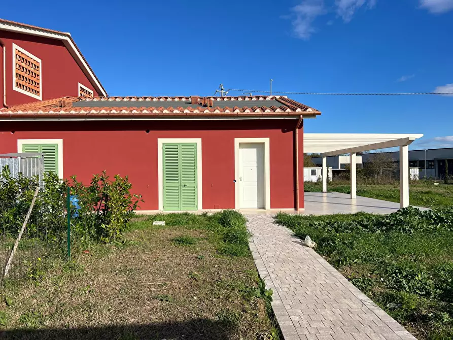 Immagine 9 di Villa in vendita  a Calcinaia