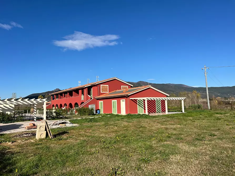 Immagine 2 di Villa in vendita  a Calcinaia