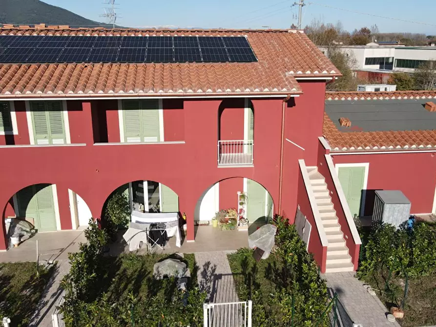 Immagine 33 di Villa in vendita  a Calcinaia