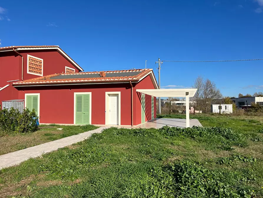 Immagine 8 di Villa in vendita  a Calcinaia