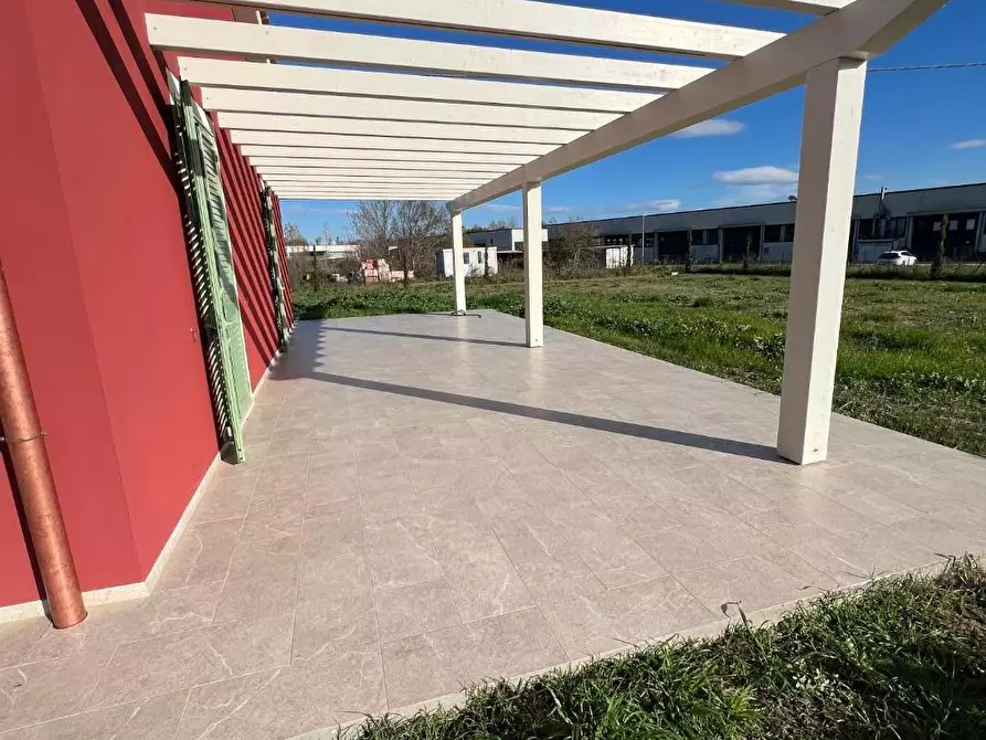 Immagine 10 di Villa in vendita  a Calcinaia
