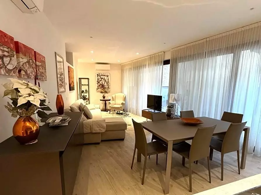 Immagine 1 di Appartamento in vendita  a Siena