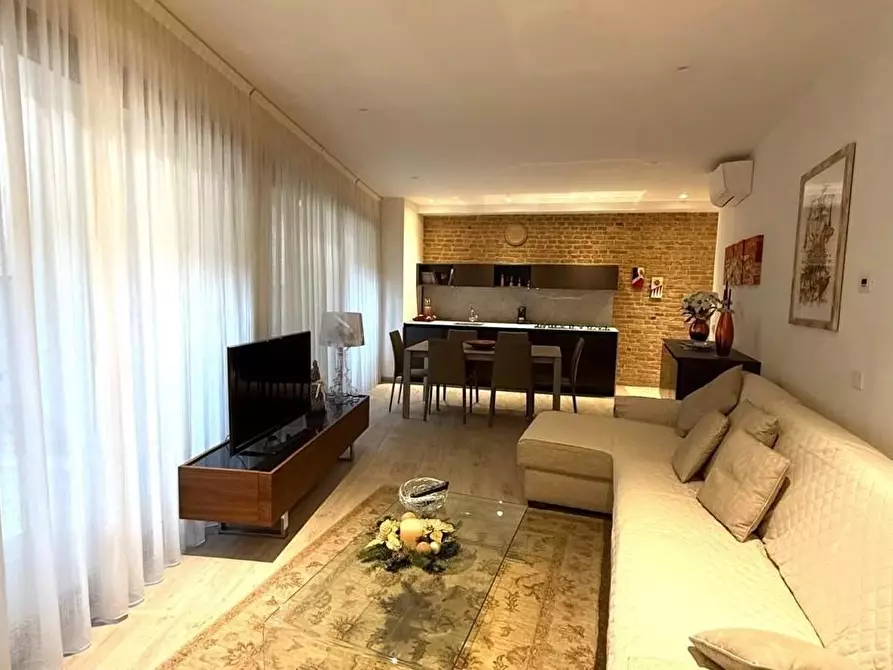 Immagine 3 di Appartamento in vendita  a Siena