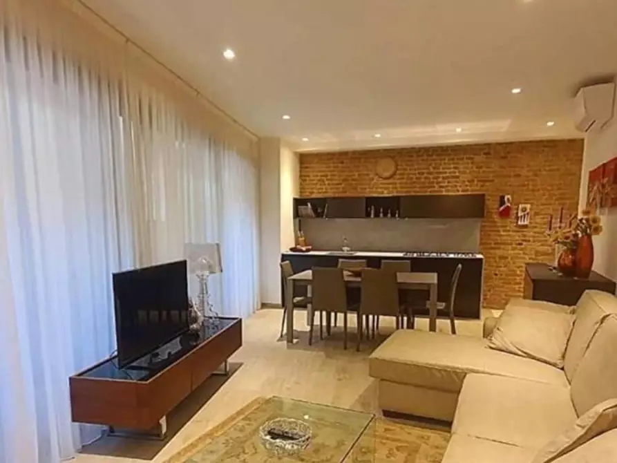 Immagine 9 di Appartamento in vendita  a Siena