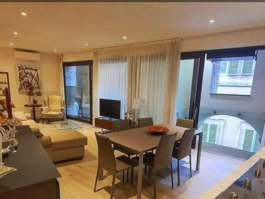 Immagine 2 di Appartamento in vendita  a Siena