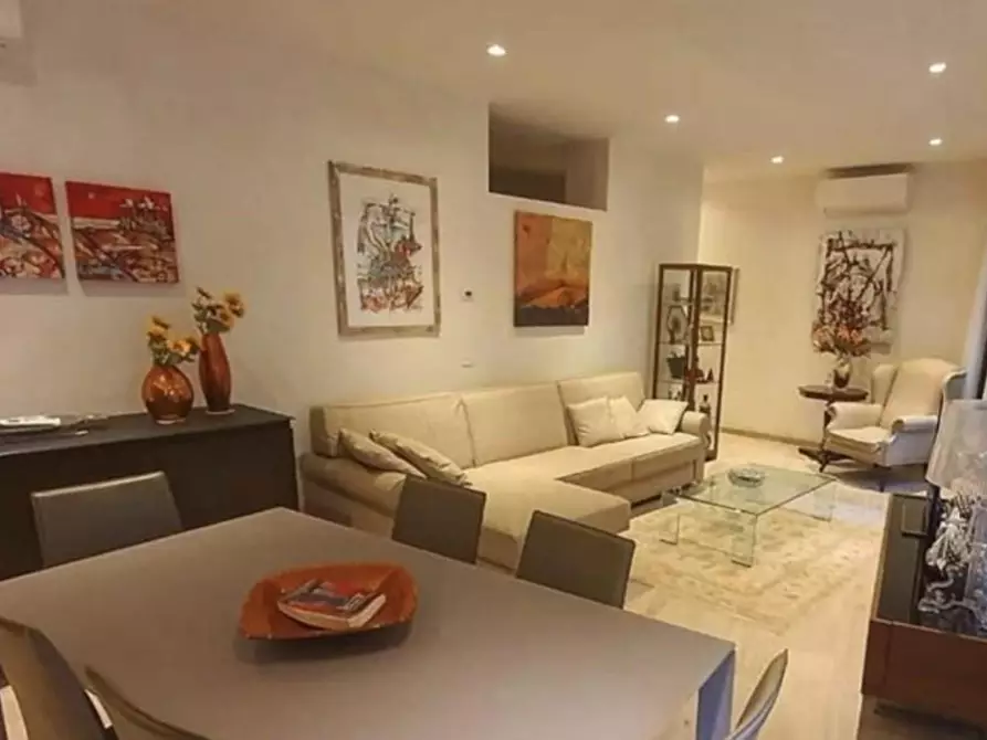 Immagine 10 di Appartamento in vendita  a Siena