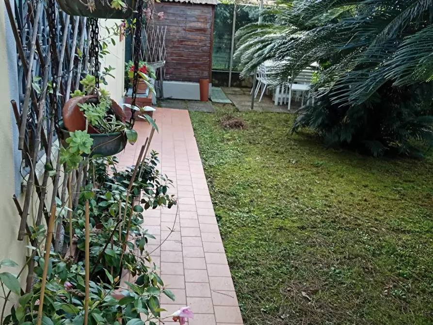 Immagine 23 di Appartamento in vendita  a Massa