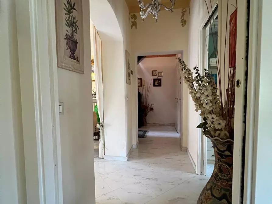 Immagine 11 di Appartamento in vendita  a Massa