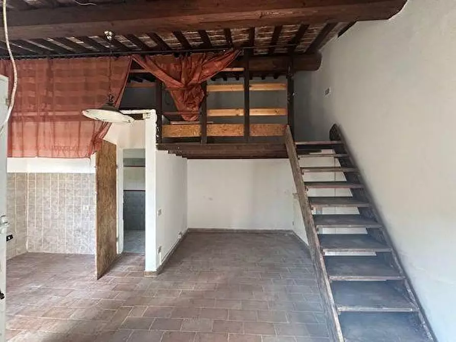 Immagine 10 di Casa indipendente in vendita  a Pisa