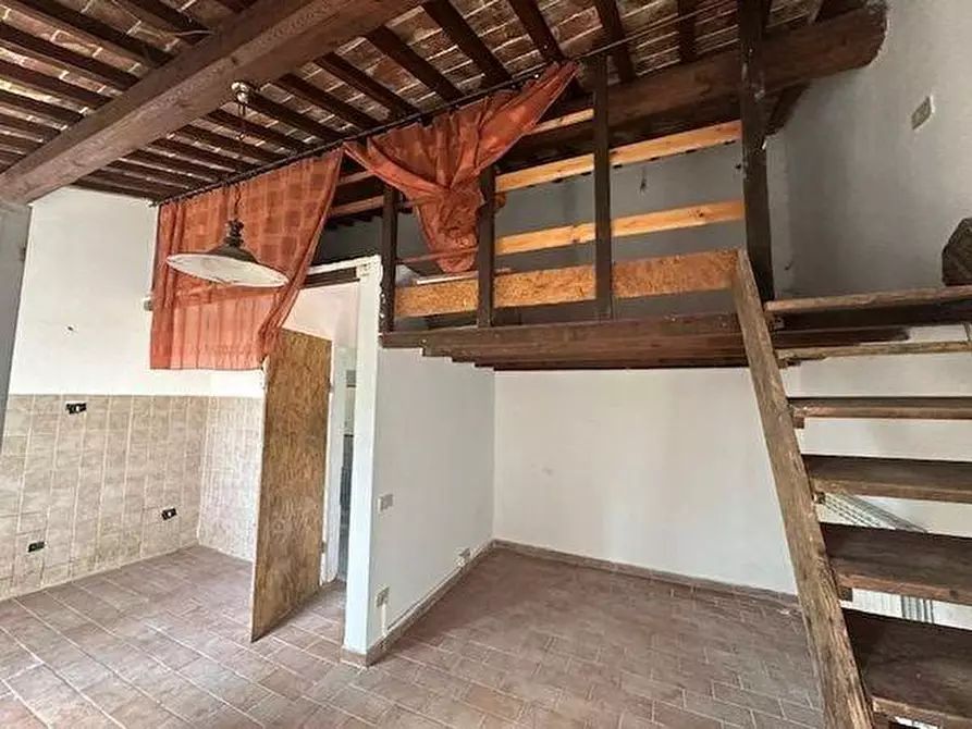 Immagine 12 di Casa indipendente in vendita  a Pisa