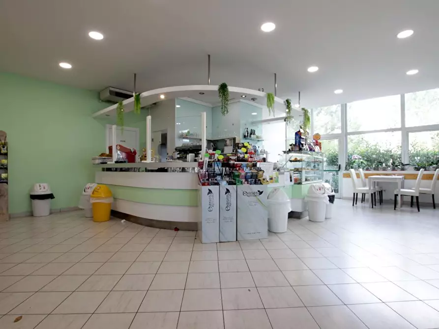 Immagine 3 di Locale commerciale in vendita  a Monteroni D'arbia