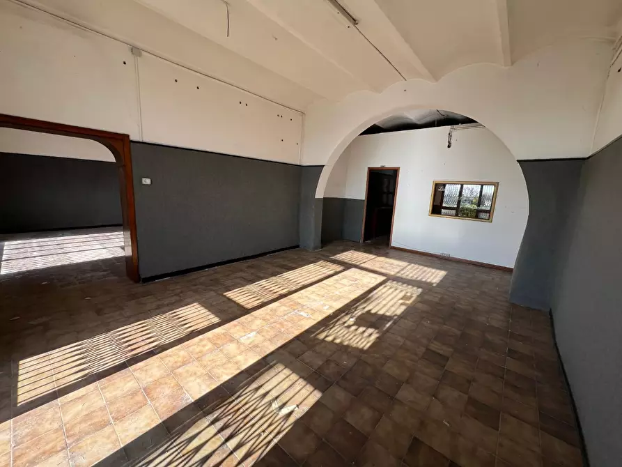 Immagine 6 di Locale commerciale in vendita  a Calcinaia