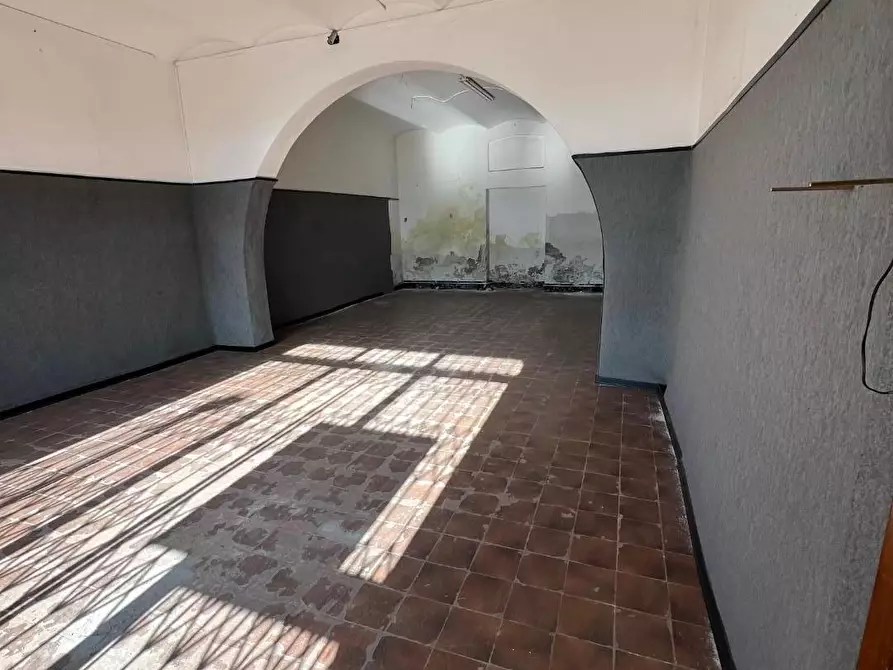 Immagine 3 di Locale commerciale in vendita  a Calcinaia