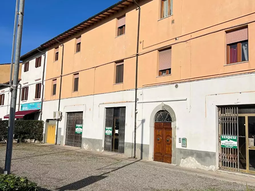 Immagine 10 di Locale commerciale in vendita  a Calcinaia