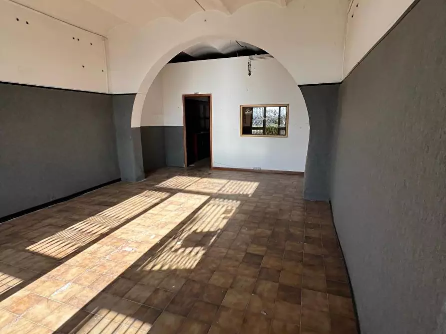 Immagine 4 di Locale commerciale in vendita  a Calcinaia